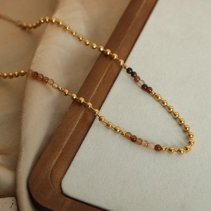 Collana vintage in stile retrò con perle dorate e pietre naturali di agata marrone
