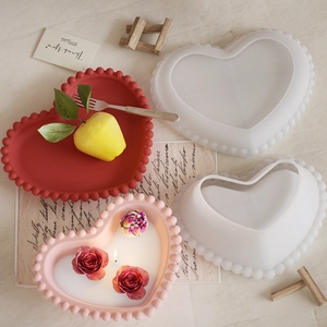 Minimalist heart shaped silicone candle jar mold with stylish bubble lace edge details