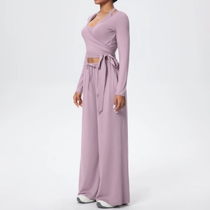 Ensemble de yoga lilas 3 pièces avec haut cache-cœur manches longues et pantalon large
