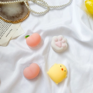 Support de téléphone mignon avec motifs de pattes de chat et de pêches sur soie blanche