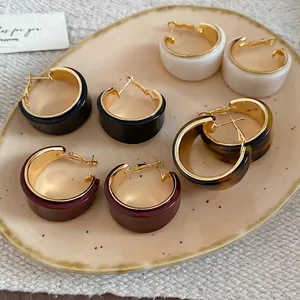 Boucles d'Oreilles Créoles en Forme de C Géométriques en Résine Plaqué Or Véritable 18K Vintage pour Femmes Bijoux de Mode Rétro en Écaille de Tortue