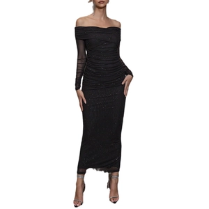 Robe longue noire élégante à épaules dénudées avec manches en tulle pailleté de soirée