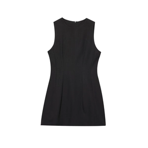 Mini robe noire classique sans manches coupe trapèze avec un col rond élégant