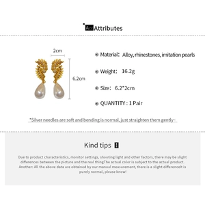 Detailed size specifications for vintage pearl drop earrings with rhinestones and silver pins