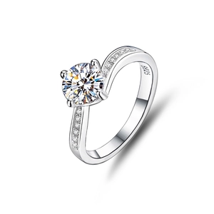Makro-Detail des S925 Sterling Silber Ringes mit Punze und seitlichem Steinbesatz
