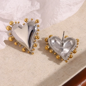 Two-tone heart stud earrings in stainless steel with 18K gold-plated beaded borders