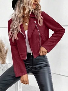Detailansicht der weinroten Damen-Wildlederjacke mit schmaler Passform und Revers