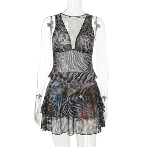 Robe sexy à col en V avec imprimés animaliers et bordure à volants superposés