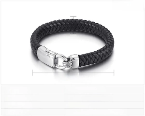 Détail du bracelet de 12mm en cuir de vachette tressé noir avec fermoir en acier inoxydable