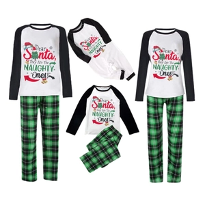 Pyjamas de Noël en famille avec slogans Santa et pantalons à carreaux verts et noirs