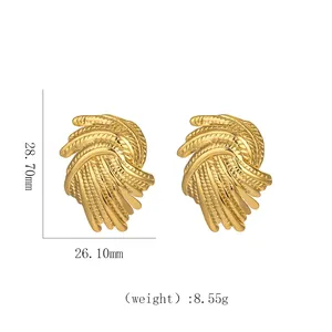 Detailed view of 18k gold geometric earrings showing 28.70mm height and 26.10mm width