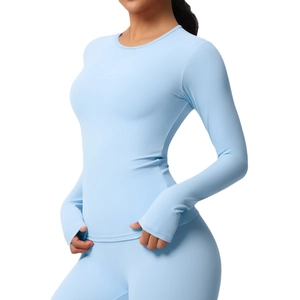 Ensemble de yoga bleu clair à manches longues avec trous de pouce et leggings