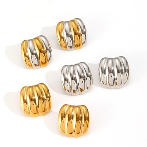 Minimalist C-shaped ridged stainless steel earrings in gold and silver mirror finish