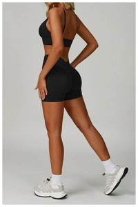 Detail of high-waist seamless yoga shorts with V-cut waist and push-up effect in black