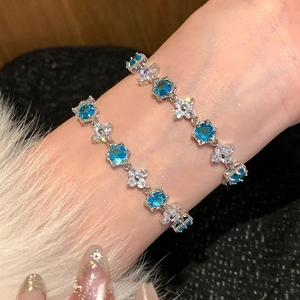 Bracelet Géométrique à Fleurs en Zirconia de Style Coréen pour Femmes Bracelet Incrusté de Couleur Argent Minimaliste Doux Bijoux