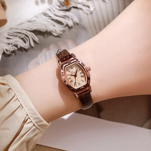 Vintage Barrel Shaped Women Quartz Watch With Brown Leather Strap Rose Gold Alloy Case Roman Numeral Dial Elegant Wristwatch