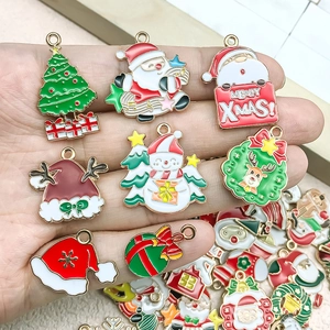 Mix di 50 ciondoli natalizi in smalto con Babbo Natale e renne per gioielli fai-da-te