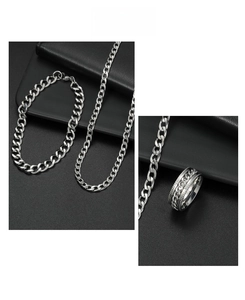 Vista dettagliata del set di gioielli in titanio da uomo con collana, bracciale e anello
