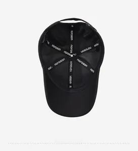 Détail de l'intérieur de la casquette de baseball noire avec ruban de renfort logo narason