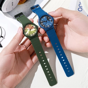 Armeegrüne und marineblaue Camouflage-Quarzuhren mit Resinarmband für Outdoor-Sport