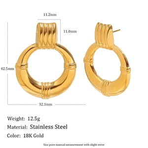 Boucles d'oreilles en acier inoxydable plaqué or 18K avec texture rayée et mesures