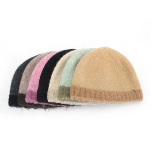 Japanese retro solid color knitted beanies for women in six soft colors with metal flower