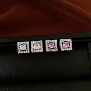 Elegante quadratische Zirkonia Ohrstecker in Weiß und Lila Sets mit Silberfinish