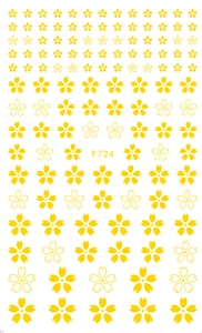 Détail de stickers à ongles fleurs de cerisier jaunes avec motifs sur fond blanc