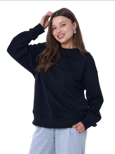 Minimalist black oversized fleece sweatshirt for women with a classic crew neck design