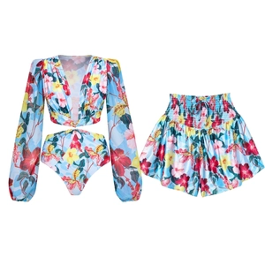 Vue détaillée d'un ensemble de maillot de bain 3 pièces pour femme à motif floral
