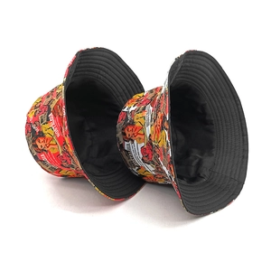 Fashionable bucket hats with retro comic print and sun protection for men and women