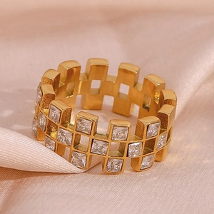 Detail of 18K gold-plated double-layer ring with square zircon insets on pink silk