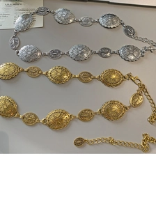 Detailansicht der Vintage-Taillenkette mit ovalen Sonnenstrahl-Gravuren in Silber und Gold
