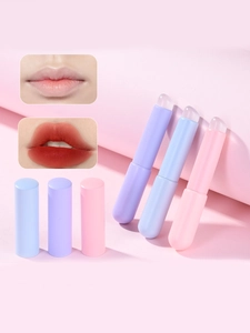 Silicone lip brush applicator before and after results for smudge blending lip gloss