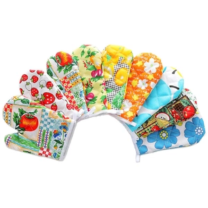 Patterned heat-resistant cotton oven mitts set for kitchen baking and cooking