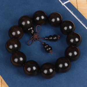 Sandalwood Buddhist prayer beads bracelet with 12 large round wood beads and gourd pendant