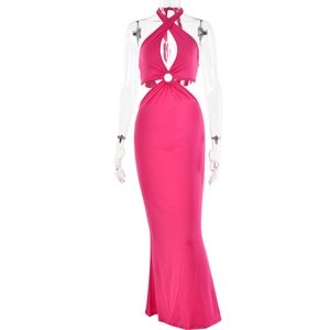 Robe longue licou rose fuchsia avec découpe sexy à la taille et dos nu à nouer