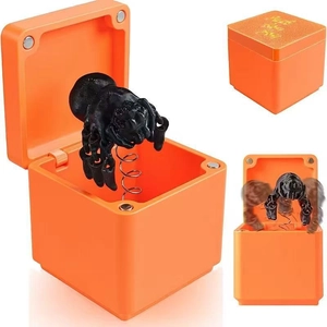 Scatola scherzo arancione con ragno a molla stampato in 3D per regali di Halloween