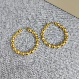 Créoles chic en acier inoxydable plaqué or 18 carats avec perles et texture de blé