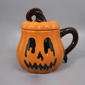 Creative orange pumpkin ceramic mug with Jack-O'-Lantern face and brown lid for Halloween