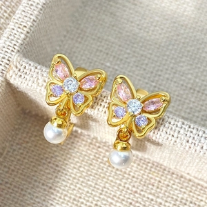 Boucles d'oreilles papillon dorées avec zircons colorés et perles blanches