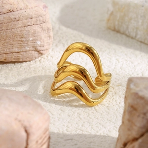 Three-layer wave gold ring in 18K plated stainless steel with minimalist open design