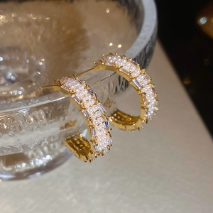 Vintage C-Shaped Hoop Earrings With Baguette Zircon White Artificial Pearl And Silver Earring Post Light Luxury Jewelry For Women