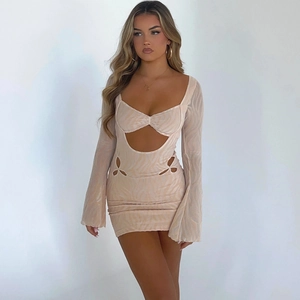 Robe moulante sexy en tulle évidée avec manches évasées et imprimé à vagues pour femmes