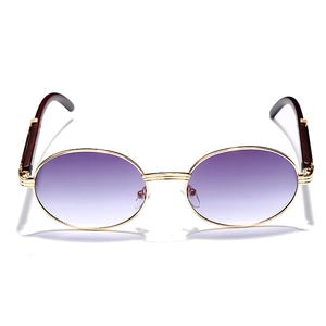 Detalle de lentes degradados púrpura con montura de metal dorado y patillas marrones