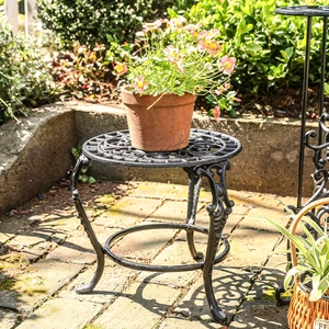 Nordischer schwarzer Eisen-Pflanzenständer mit Vintage-Ornamenten für Garten und Balkon