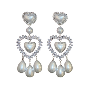 Orecchini a cuore in argento con strass scintillanti e perle a forma di goccia