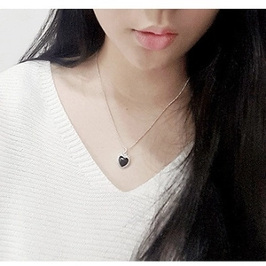 Minimalist S925 sterling silver necklace with black heart pendant on a female model