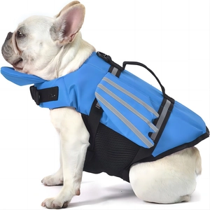 Gilet de sauvetage bleu pour chien avec aileron de requin et bandes réfléchissantes