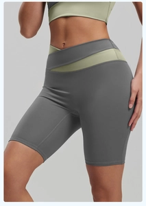 Detail of high-waist yoga shorts featuring V-cross waistband and two-tone拼接 design
